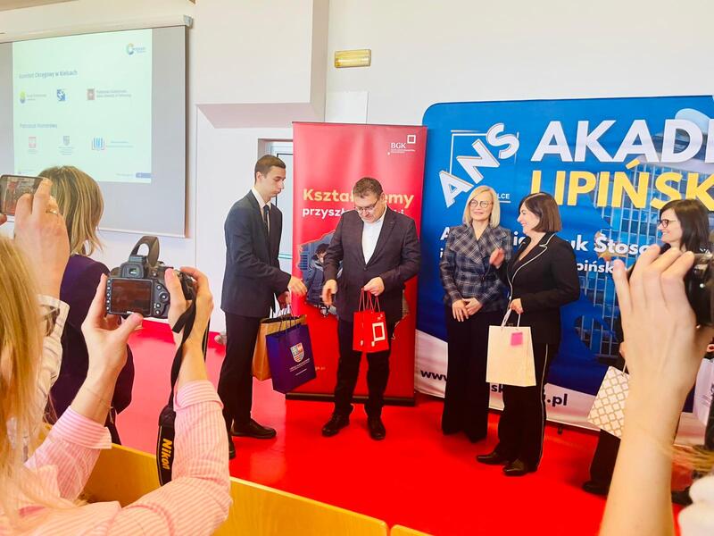 Powiększ obraz: Pierwszy etap Zawodów Centralnych X edycji Olimpiady Statystycznej
